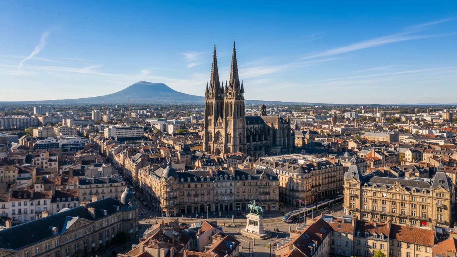 Vue panoramique de Clermont-Ferrand